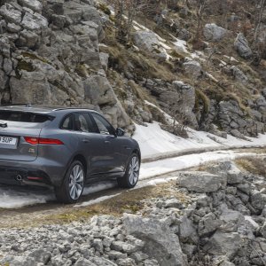 2017-Jaguar-F-Pace-First-Edition-rear-three-quarter-in-motion-04.jpg