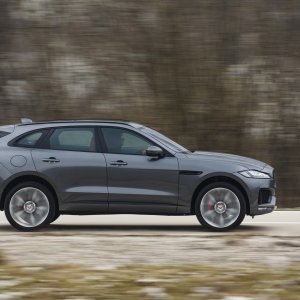 2017-Jaguar-F-Pace-First-Edition-side-in-motion.jpg