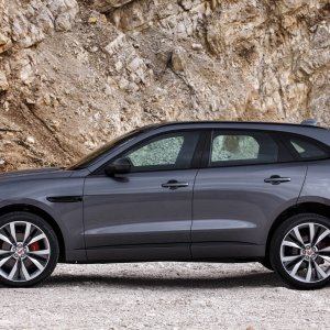 2017-Jaguar-F-Pace-First-Edition-side-profile.jpg