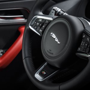 2017-Jaguar-F-Pace-First-Edition-steering-wheel.jpg