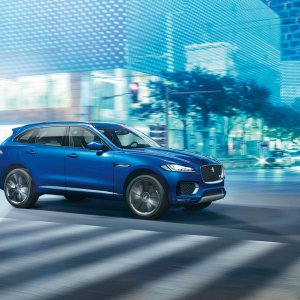 2017-Jaguar-F-Pace-front-three-quarter-in-motion-04.jpg