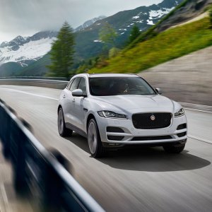 2017-Jaguar-F-Pace-front-three-quarter-in-motion-05.jpg