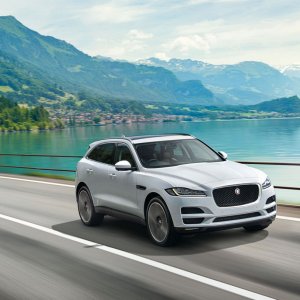 2017-Jaguar-F-Pace-front-three-quarter-in-motion-06.jpg