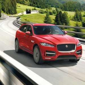 2017-Jaguar-F-Pace-front-three-quarter-in-motion-07.jpg