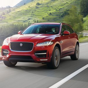 2017-Jaguar-F-Pace-front-three-quarter-in-motion-08.jpg