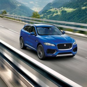 2017-Jaguar-F-Pace-front-three-quarter-in-motion-031.jpg