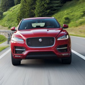 2017-Jaguar-F-Pace-front-view-in-motion.jpg