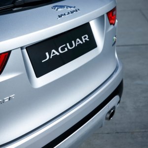 2017-Jaguar-F-Pace-rear-badge.jpg
