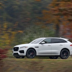 2017-Jaguar-F-Pace-S-111-876x535.jpg