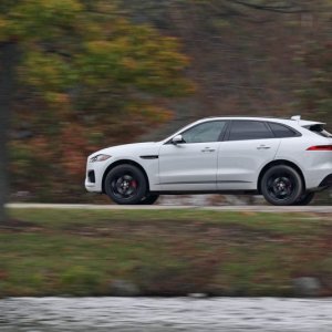 2017-Jaguar-F-Pace-S-113-876x535.jpg