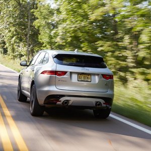 2017-Jaguar-F-Pace-S-First-Edition-103-876x535.jpg