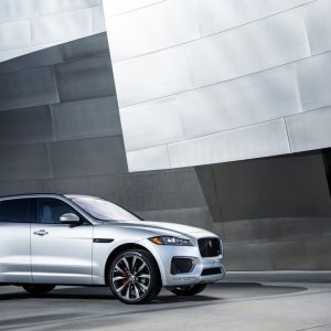 2017-Jaguar-F-Pace-side.jpg