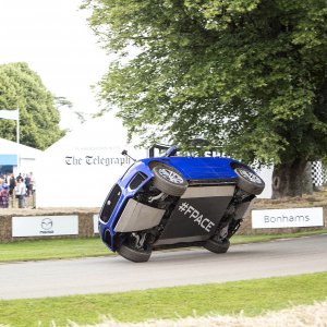 Jaguar-F-Pace-Goodwood-Two-Wheel-Corner-Stunt.jpg