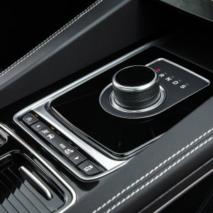 2017-Jaguar-F-Pace-First-Edition-center-console-controls-1.jpg