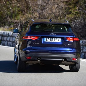 2017-Jaguar-F-Pace2.jpg