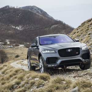 2017-Jaguar-F-Pace-First-Edition-front-end-static.jpg