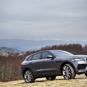 2017-Jaguar-F-Pace-First-Edition-front-three-quarter-02.jpg