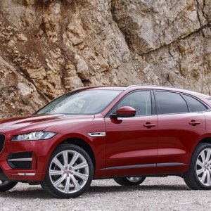 2017-Jaguar-F-Pace-First-Edition-front-three-quarter-02-2.jpg