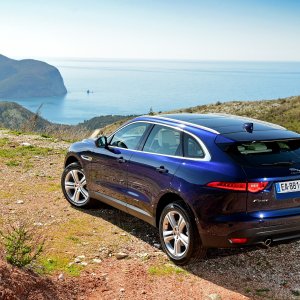 2017-Jaguar-F-Pace3.jpg