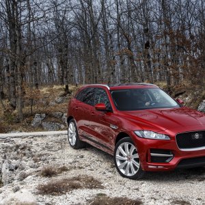 2017-Jaguar-F-Pace-First-Edition-front-three-quarter-downhill.jpg