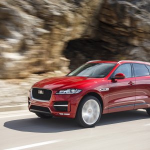 2017-Jaguar-F-Pace-First-Edition-front-three-quarter-in-motion-02-2.jpg