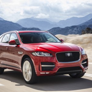 2017-Jaguar-F-Pace-First-Edition-front-three-quarter-in-motion-2.jpg