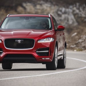 2017-Jaguar-F-Pace-First-Edition-front-three-quarter-in-motion-09.jpg