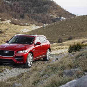 2017-Jaguar-F-Pace-First-Edition-front-three-quarters-02-1.jpg