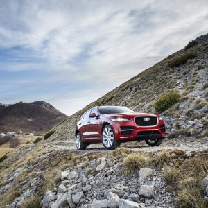 2017-Jaguar-F-Pace-First-Edition-front-three-quarters-04.jpg
