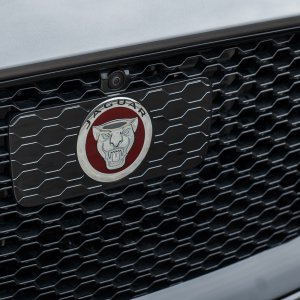 2017-Jaguar-F-Pace-First-Edition-grille.jpg