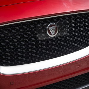2017-Jaguar-F-Pace-First-Edition-grille-1.jpg