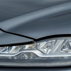 2017-Jaguar-F-Pace-First-Edition-headlamp.jpg