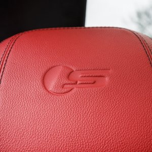 2017-Jaguar-F-Pace-First-Edition-headrest.jpg