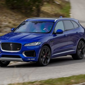 2017-Jaguar-F-Pace-First-Edition-in-motion1.jpg