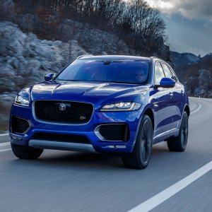 2017-Jaguar-F-Pace-First-Edition-in-motion-front-view1.jpg