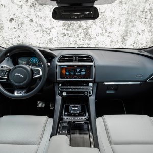 2017-Jaguar-F-Pace-First-Edition-interior1.jpg