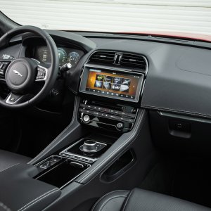 2017-Jaguar-F-Pace-First-Edition-interior-02.jpg
