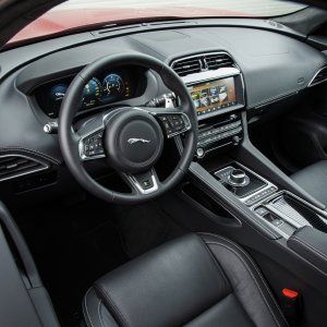 2017-Jaguar-F-Pace-First-Edition-interior-3.jpg