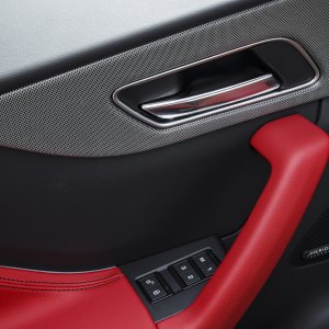 2017-Jaguar-F-Pace-First-Edition-interior-door-panel.jpg