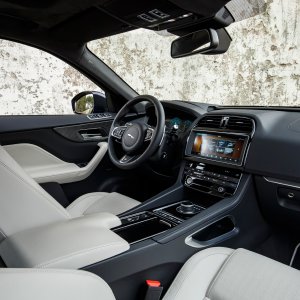 2017-Jaguar-F-Pace-First-Edition-interior-from-passenger-seat1.jpg