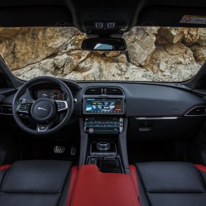 2017-Jaguar-F-Pace-First-Edition-interior-view.jpg